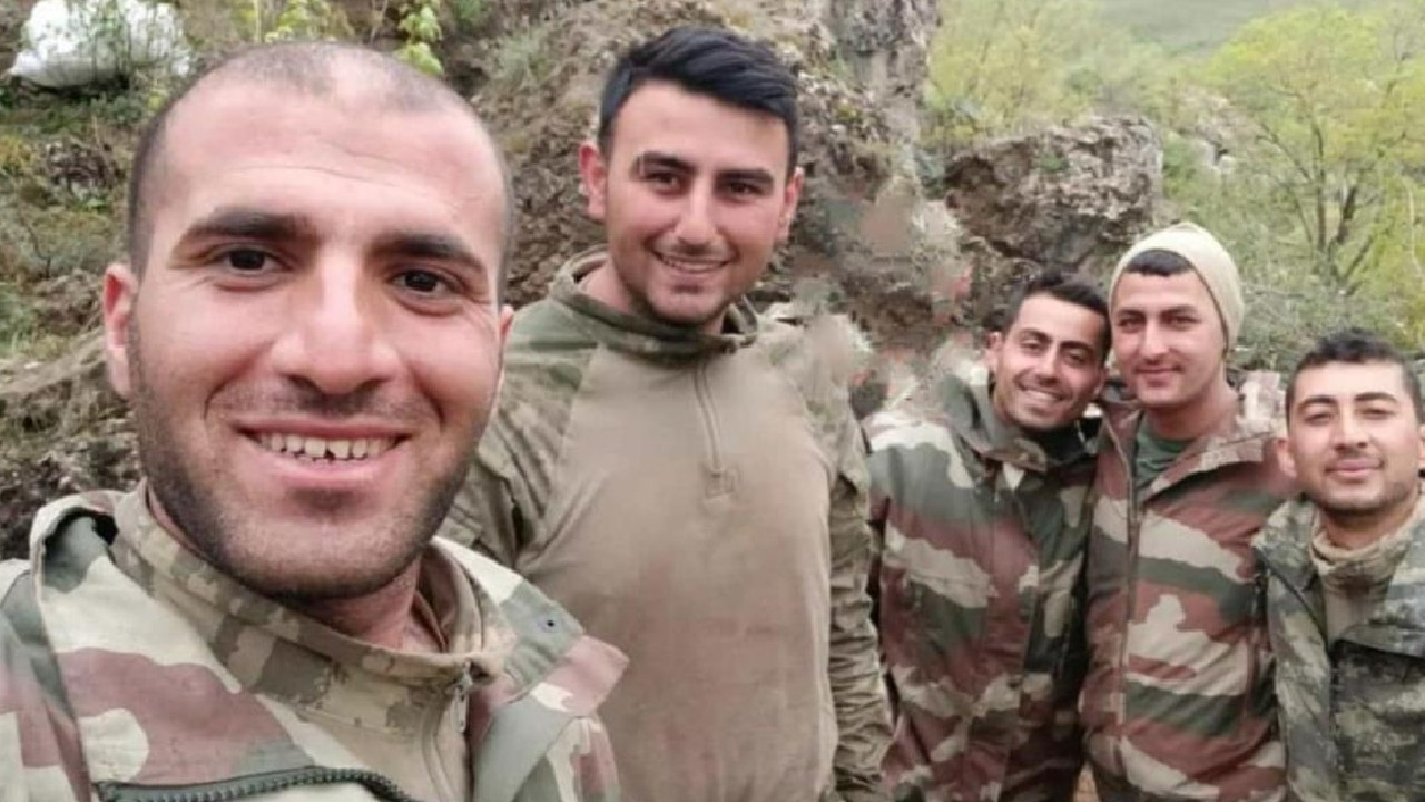 Şehit askerlerin 5'inin aynı karede yer aldığı fotoğraf, yürekleri burktu!