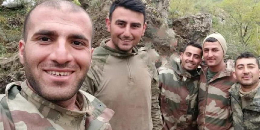 Şehit askerlerin 5'inin aynı karede yer aldığı fotoğraf, yürekleri burktu!