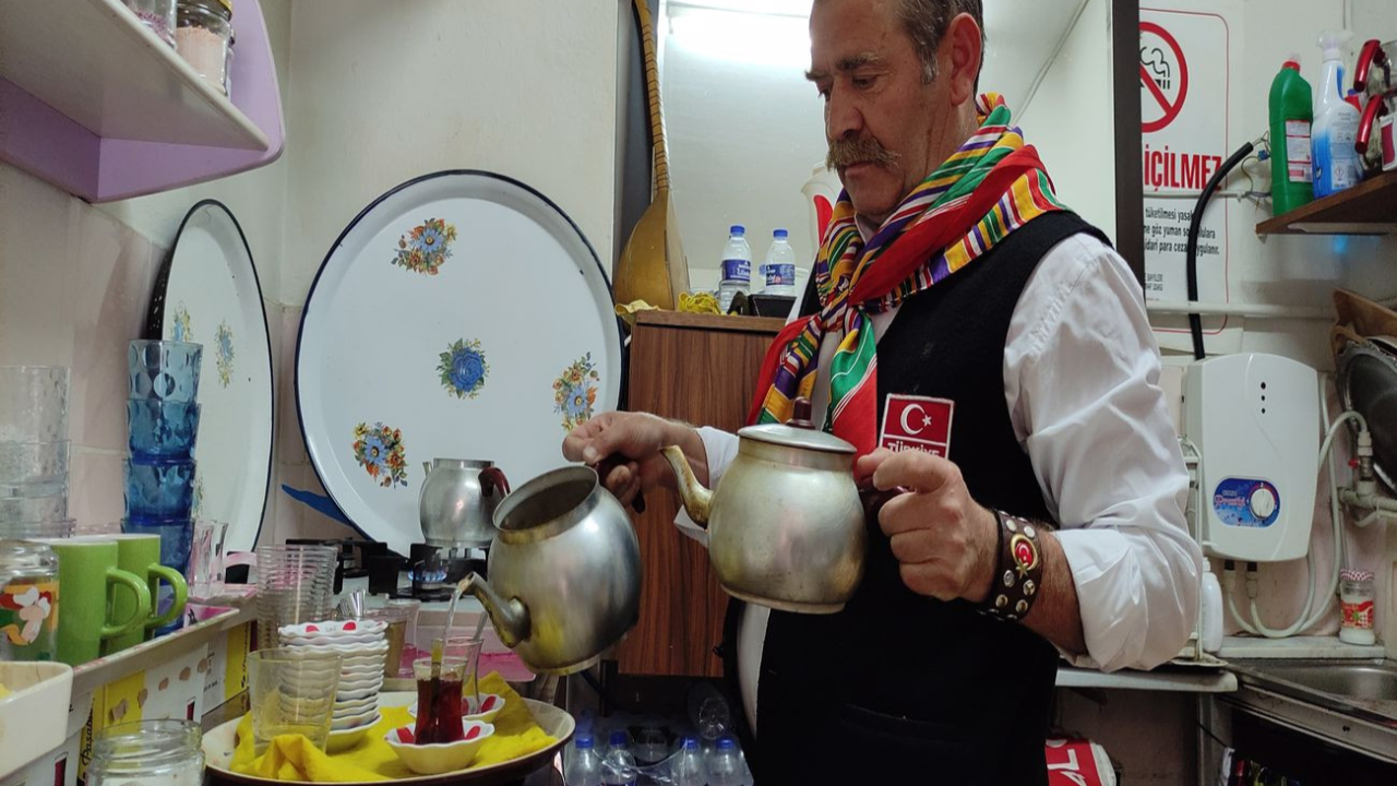 Öğrencilere söz verdi: 1 liraya satıyor