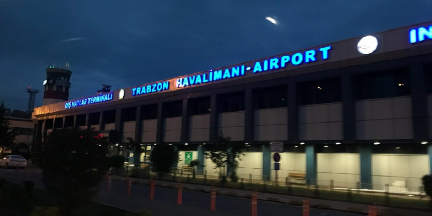 Motoru arızalanan uçak, Trabzon Havalimanı'na acil iniş yaptı!