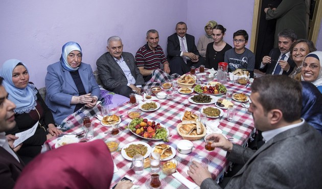 Başbakan Yıldırım'dan iftar ziyareti...