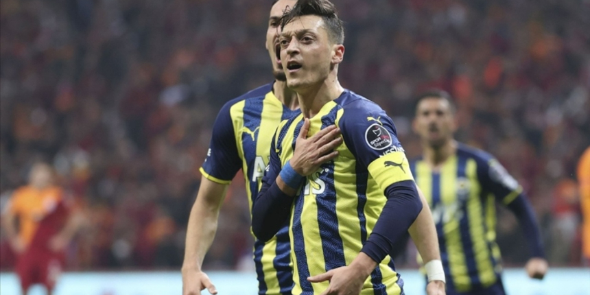 Mesut Özil'in menajerinden transfer açıklaması