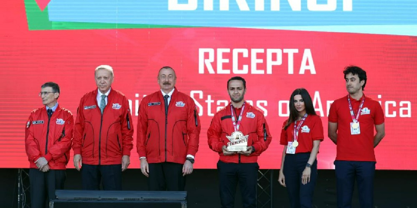 Erdoğan ve Aliyev, TEKNOFEST’te kazanan takımlara ödüllerini verdi