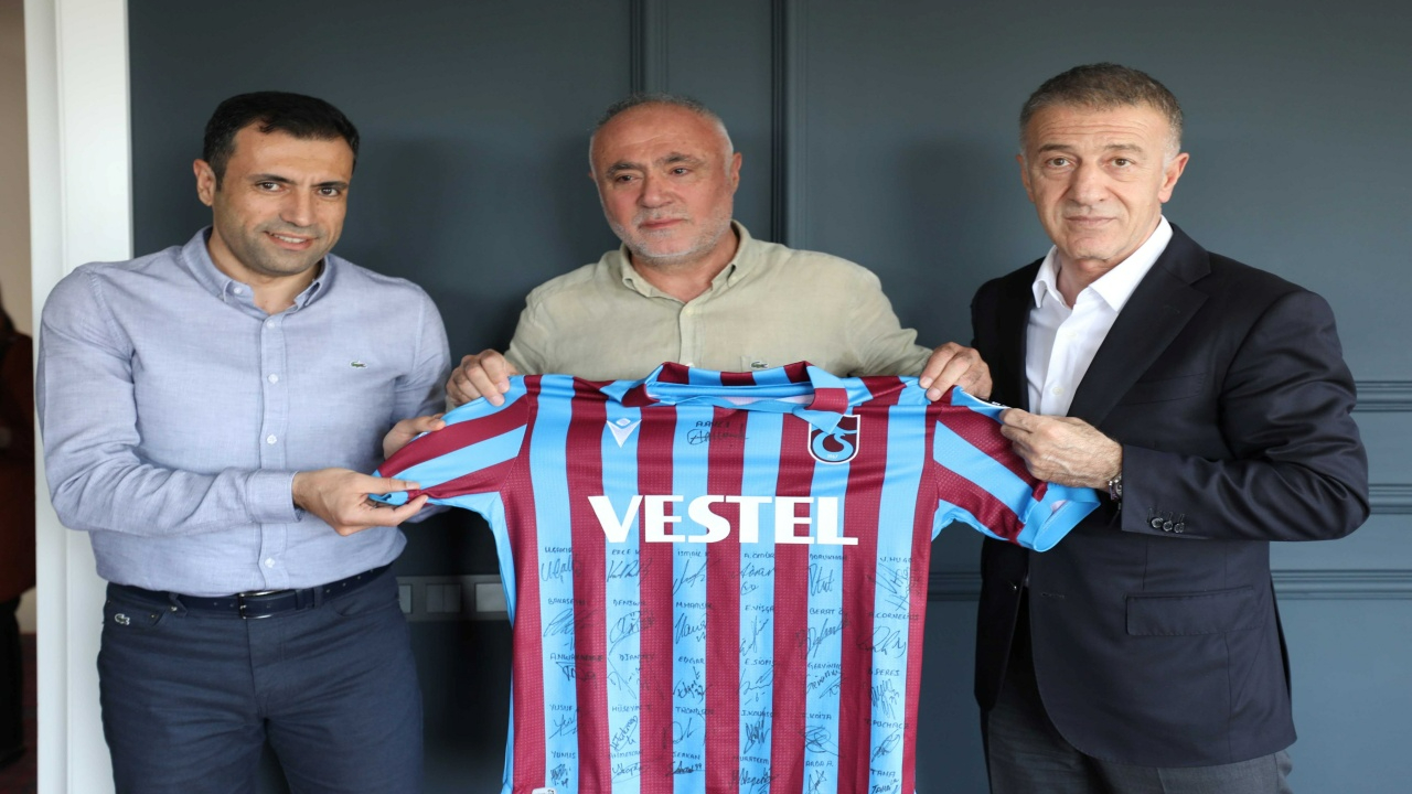 Ahmet Ağaoğlu'ndan Ahmet Çalık'ın ailesine ziyaret