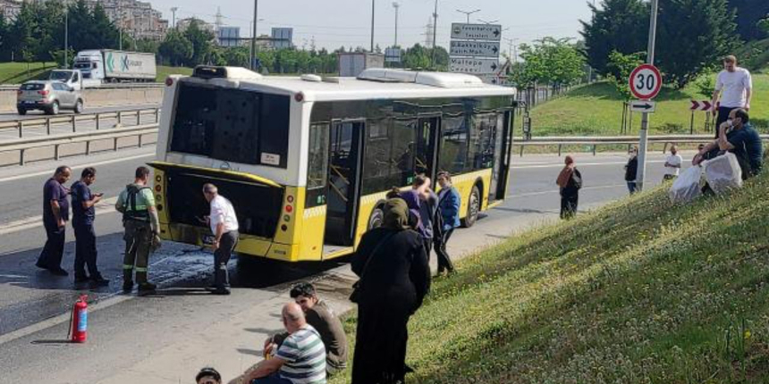 İstanbul'da faciadan dönüldü: Seyir halindeki İETT otobüsünde yangın çıktı!