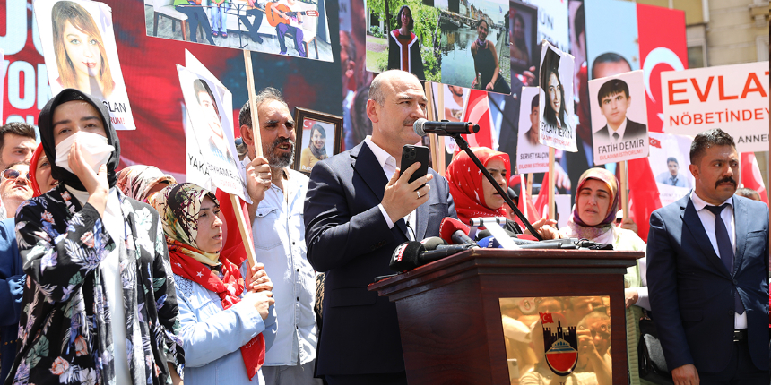 İçişleri Bakanı Soylu: Evlatlarını isteyen Diyarbakır annelerinin huzurunda saygıyla eğiliyoruz
