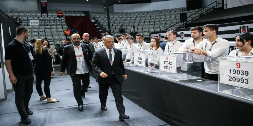Beşiktaş başkanlık seçimlerinde sonuç kesinleşti! Ahmet Nur Çebi yeniden seçildi