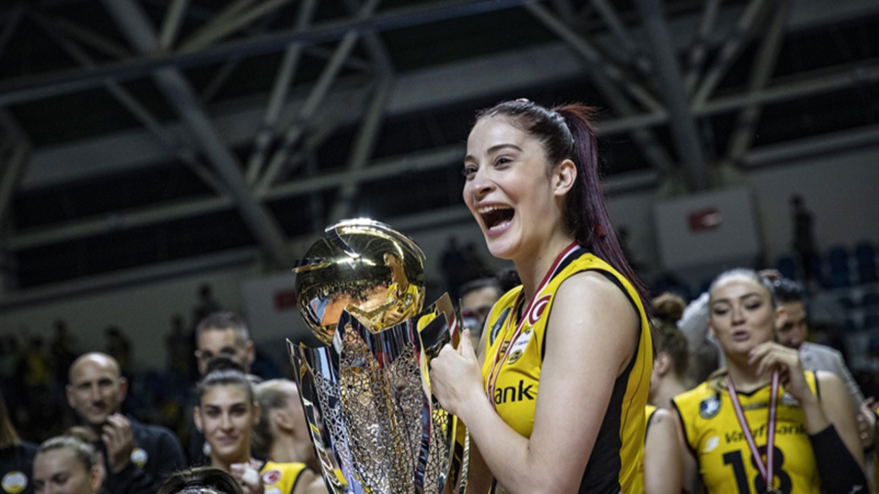 VakıfBank'tan ayrılan Tuğba Şenoğlu, kariyerine Japonya'da devam edecek