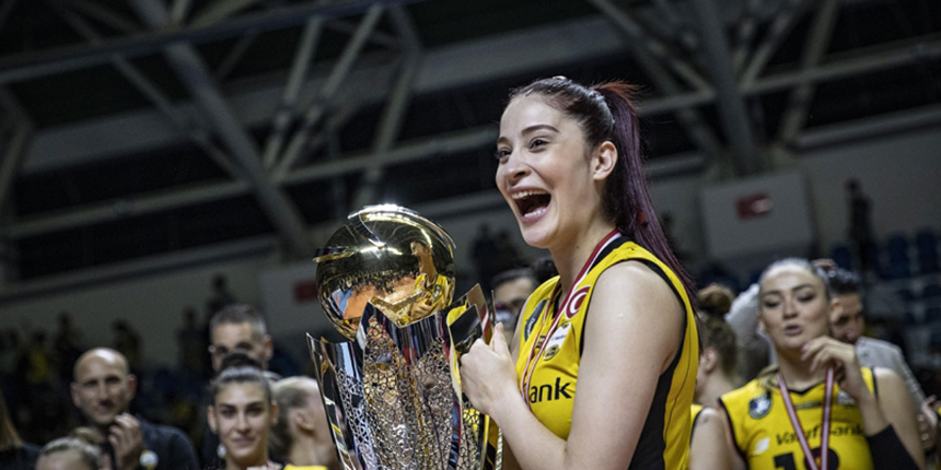 VakıfBank'tan ayrılan Tuğba Şenoğlu, kariyerine Japonya'da devam edecek