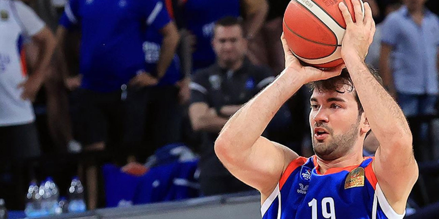 Anadolu Efes, milli basketbolcu Buğrahan Tuncer ile 2 yıllık yeni sözleşme imzaladı