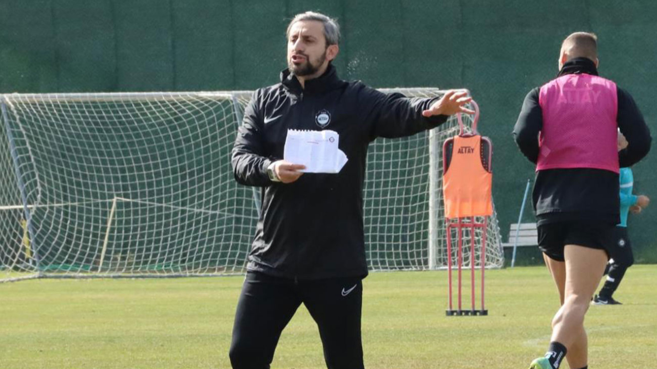 Süper Lig ekibi Hatayspor'un yeni teknik direktörü Serkan Özbalta oldu iddiası