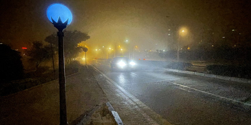 Adana'da etkili olan sis sürücülere zor anlar yaşattı