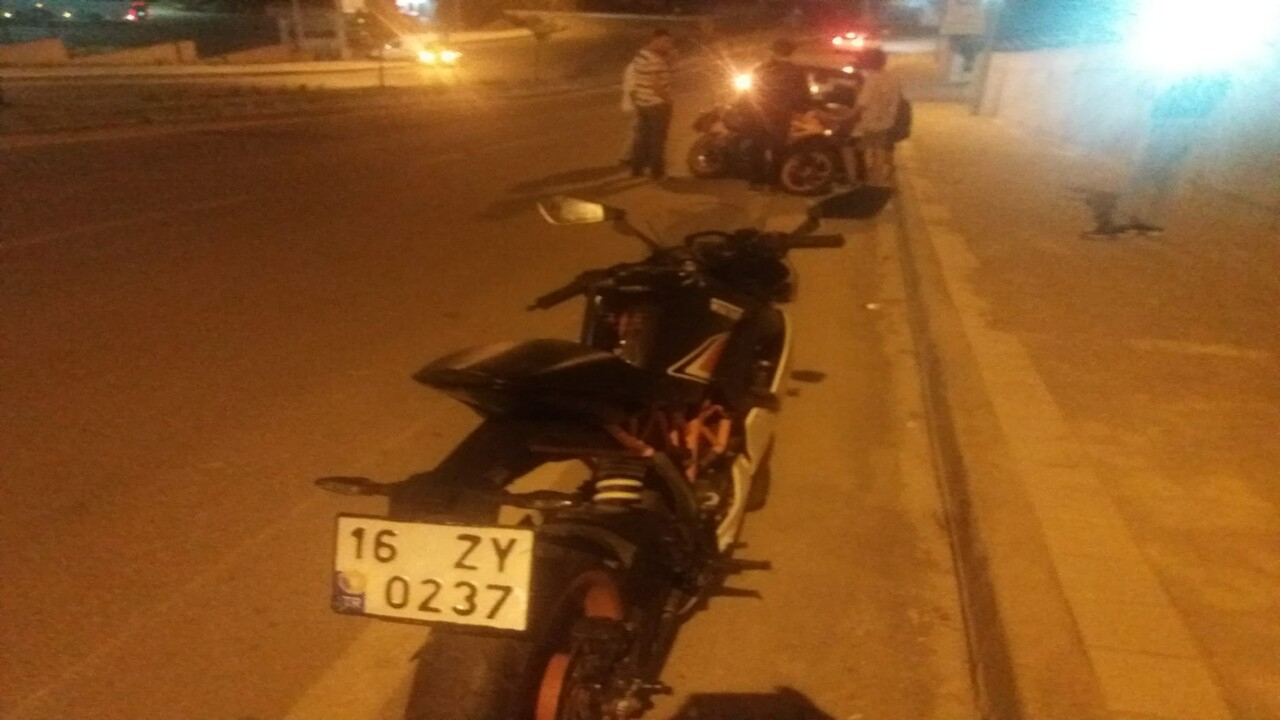 Yola fırlayan köpeğe motosikletiyle çarpan sürücü hastanelik oldu!