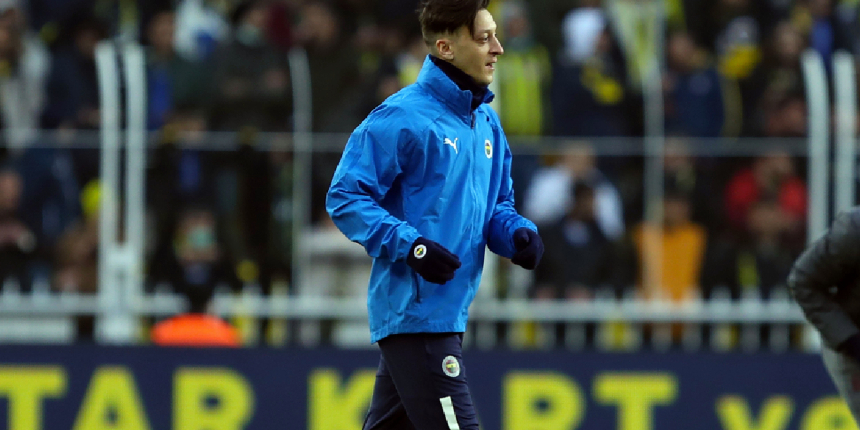 Mesut Özil o iddiaları yalanladı: Fenerbahçe’den başka bir takımda kariyerimi noktalamayacağım
