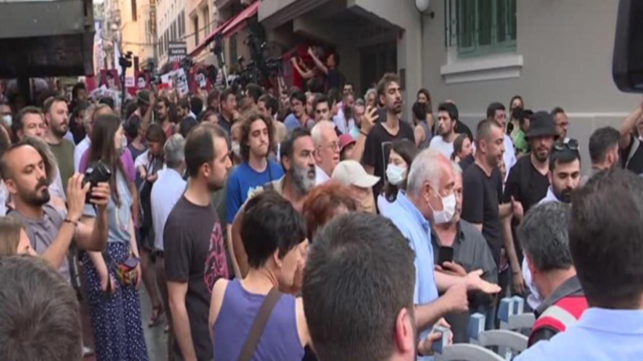 Beyoğlu'nda izinsiz gösteriye müdahale: 170 kişi gözaltına alındı