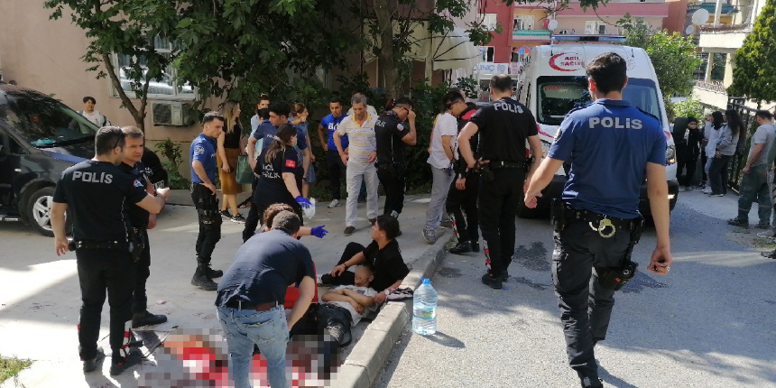 Lise öğrencileri bıçakla birbirine saldırdı: 5 yaralı