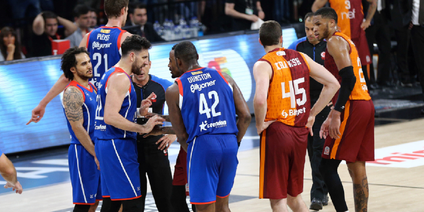 Anadolu Efes, Galatasaray NEF'i yenerek Play-Off Yarı Final serisinde öne geçti