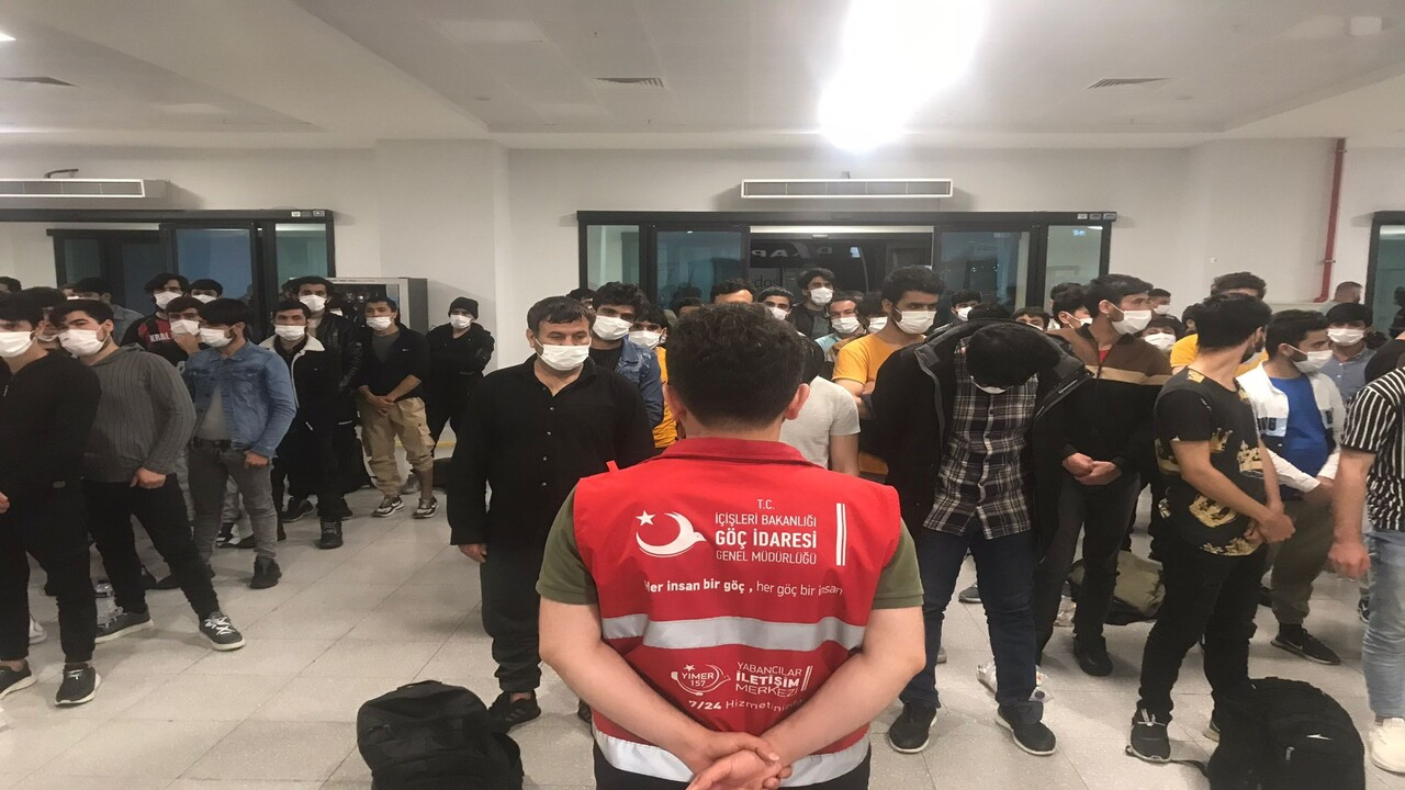 Operasyonlar devam ediyor: 236 Afgan göçmen ülkelerine gönderildi