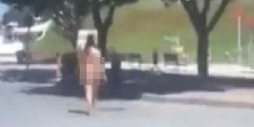 Şimdi de Antalya'da: Yolda çırılçıplak yürüyen kadın...