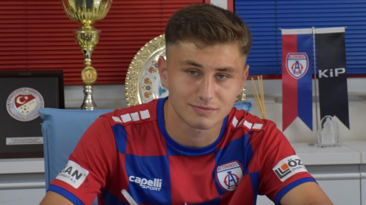 25 yaşındaki Bertuğ Bayar, Spor Toto 1. Lig ekiplerinden Altınordu'ya imzayı attı