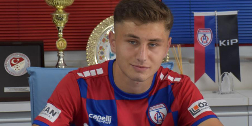 25 yaşındaki Bertuğ Bayar, Spor Toto 1. Lig ekiplerinden Altınordu'ya imzayı attı