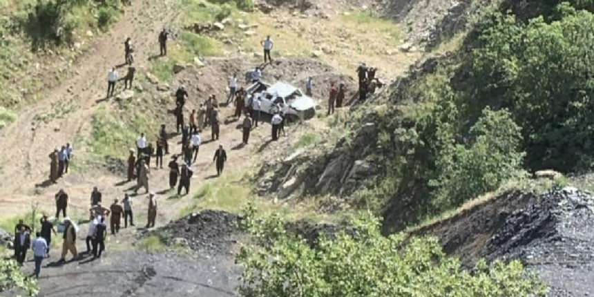 Virajı alamayan araç, şarampole uçtu: 3 ölü, 2 yaralı