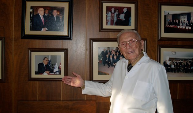 Dünyaca ünlü Türk hekimi Prof. Dr. Rıdvan Ege hayatını kaybetti!