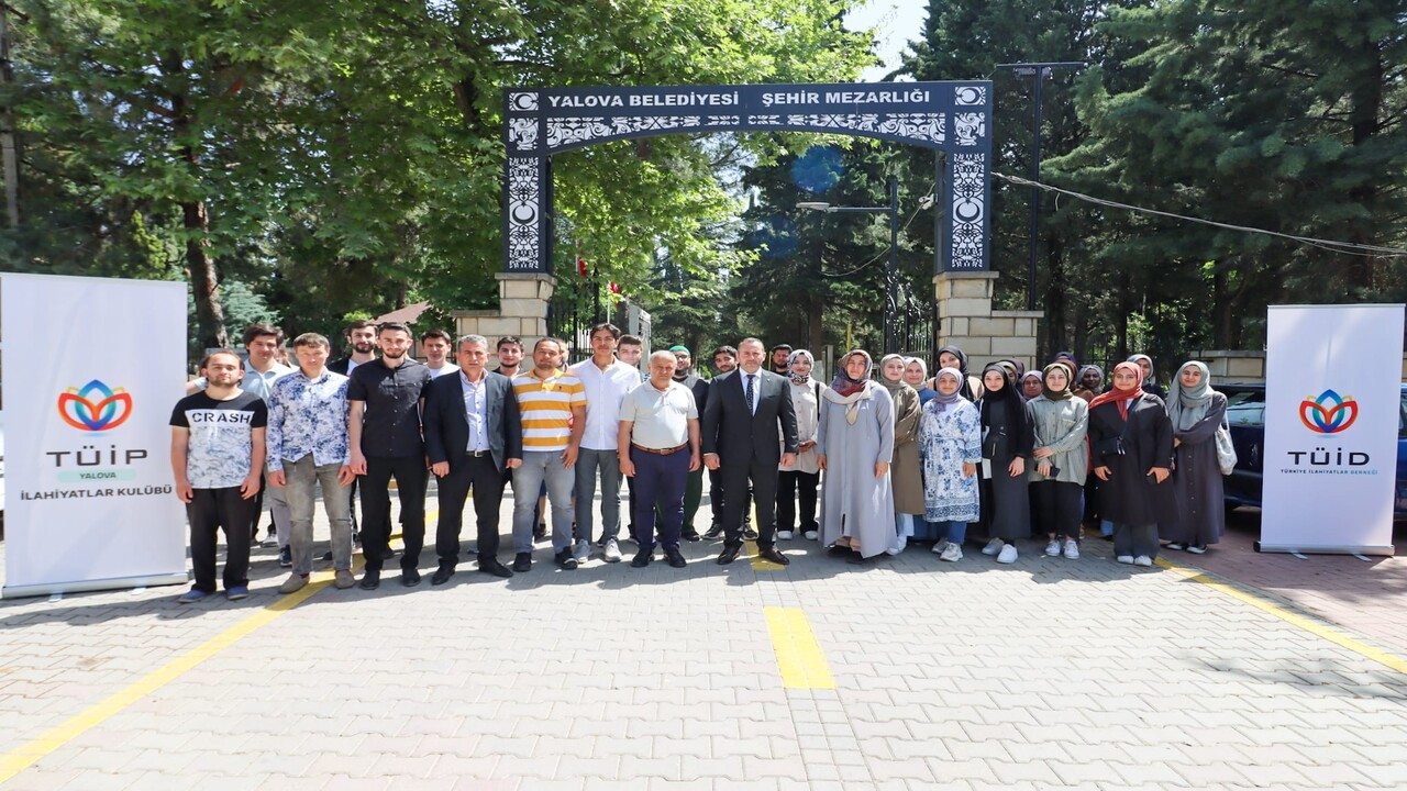 Yalova Üniversitesi öğrencilerine cenaze işleri eğitimi! Mezarlıkta uygulamalı ders verildi