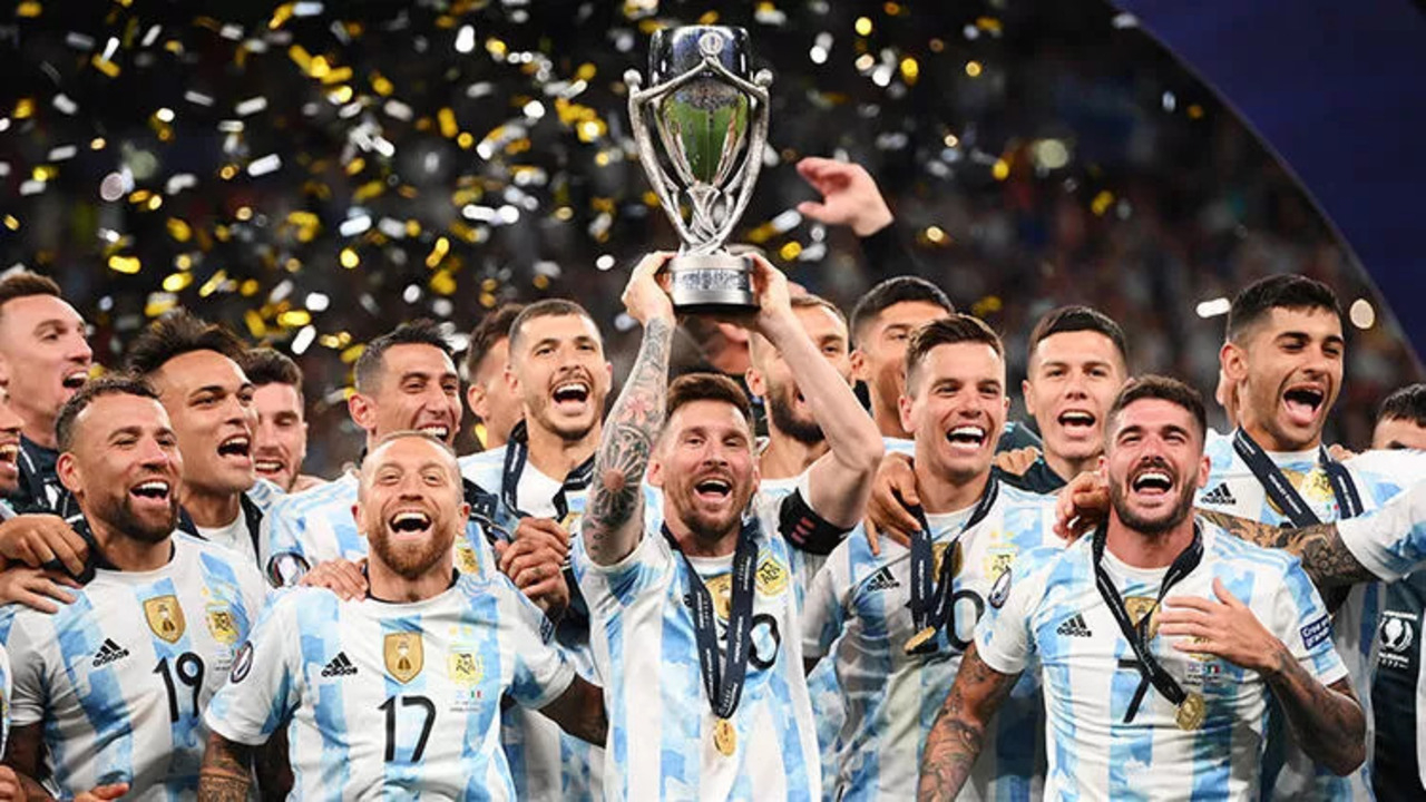 Arjantin ve İtalya'yı karşı karşıya getiren Finalissima maçının galibi Messi oldu