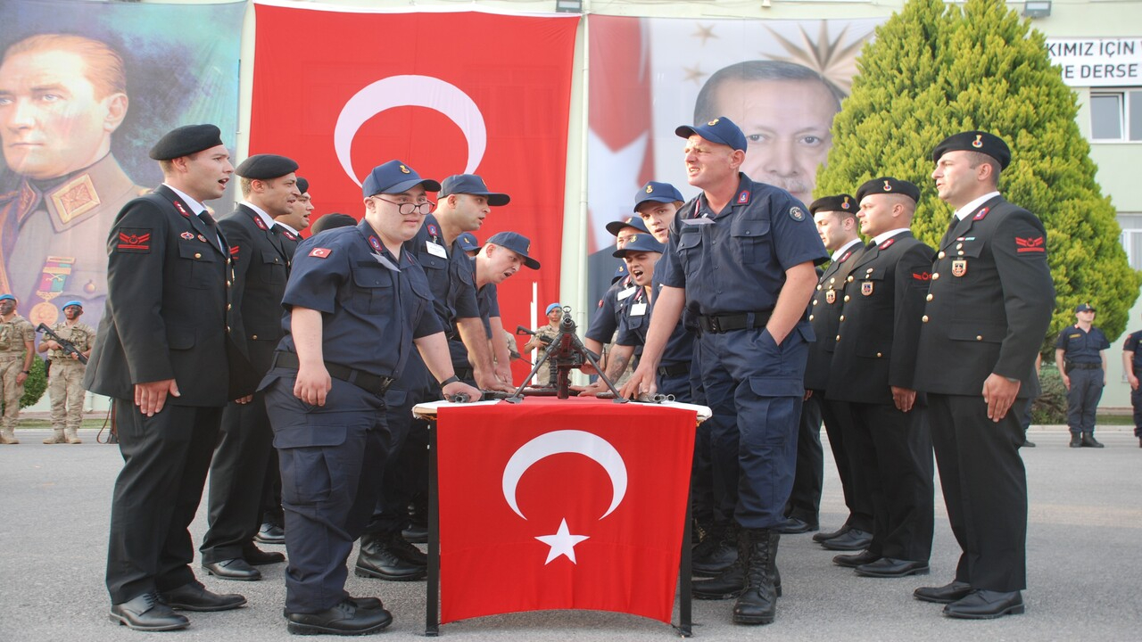 İzmir'de anlamlı yemin töreni! Engelli gençlerin askerlik hayali gerçek oldu