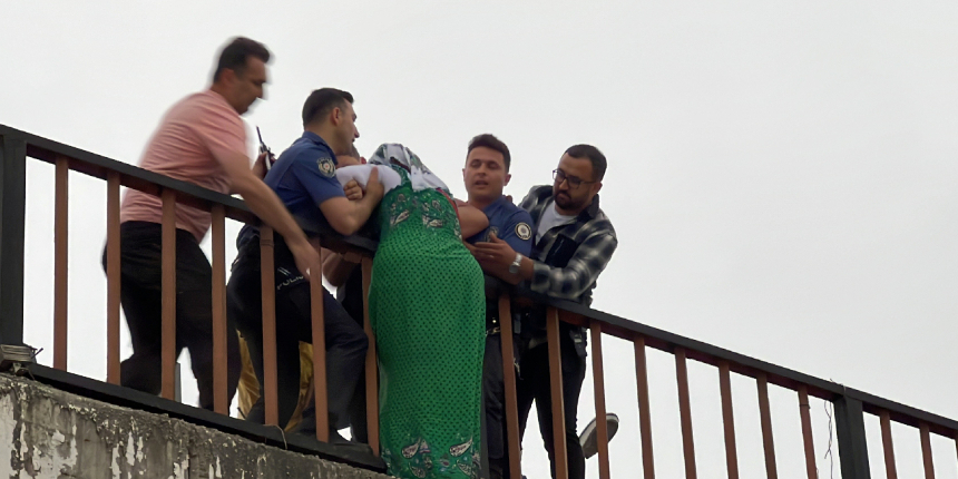 Erkek arkadaşıyla tartışan kadın köprüye çıktı! Önce o, sonra sevgilisi bayıldı