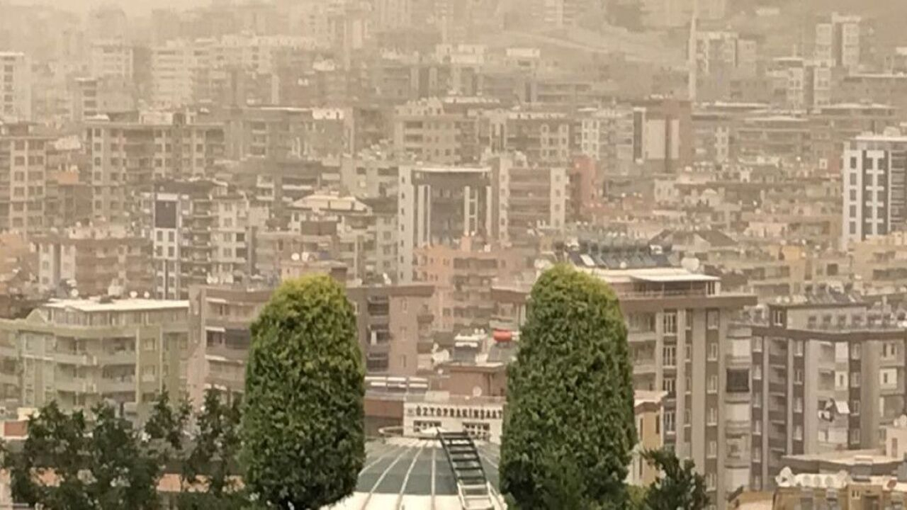 Şanlıurfa'da toz taşınımı! Kapı ve pencerelerinizi kapatıp, dışarı çıkmayın