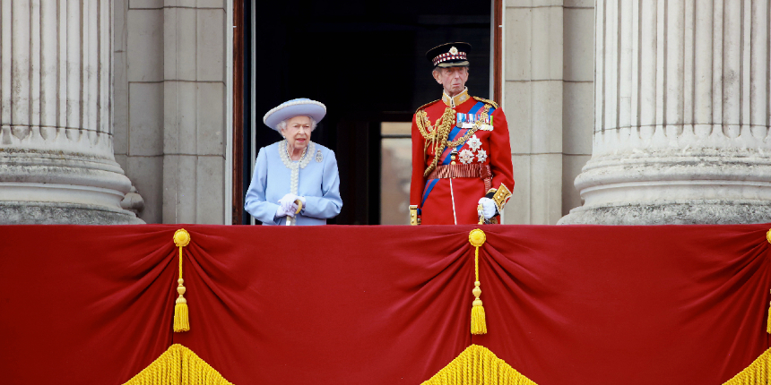 Geçit töreninde rahatsızlanan İngiltere Kraliçesi II Elizabeth, Şükran Günü ayinine katılamayacak