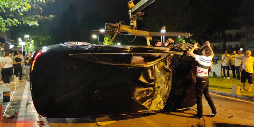 Lüks otomobiliyle kaza yapıp takla attı! Aracın camından çıkıp kaçtı