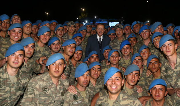 Cumhurbaşkanı  Erdoğan kahraman Komandolarla...