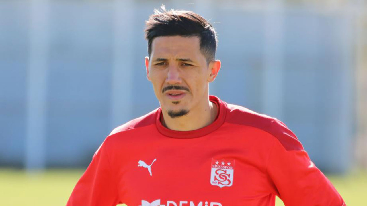 Süper Lig ekibi Sivasspor, orta saha oyuncusu Fayçal Fajr’a yeni bir sözleşme önerecek