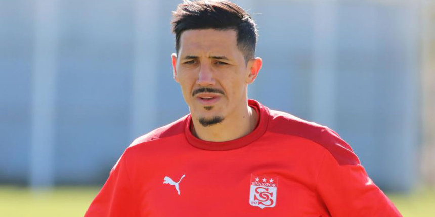 Süper Lig ekibi Sivasspor, orta saha oyuncusu Fayçal Fajr’a yeni bir sözleşme önerecek