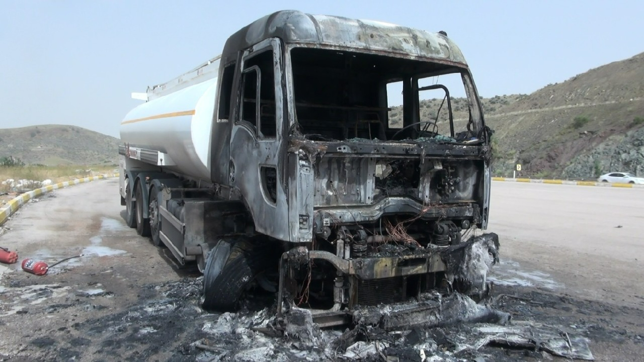 Mazot yüklü tanker yandı, saniyeler içinde kullanılamaz hale geldi!