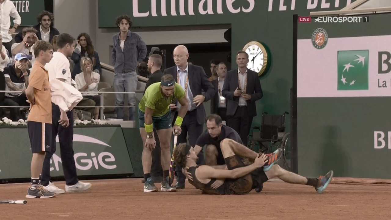 Roland Garros'da Böyle Sakatlık Görülmedi! Zverev Düştü, Rafael Nadal Yanına Koştu!