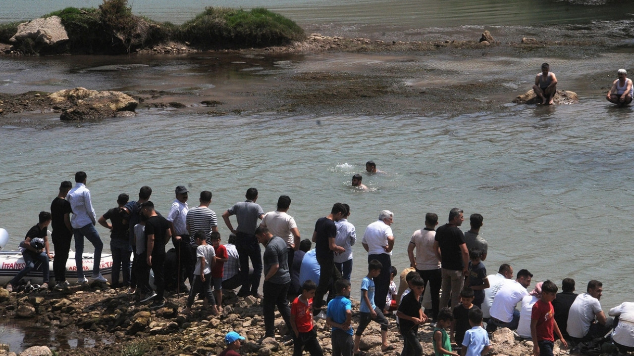 Dicle Nehri'nde iki çocuk kaybolmuştu... Acı haber geldi!