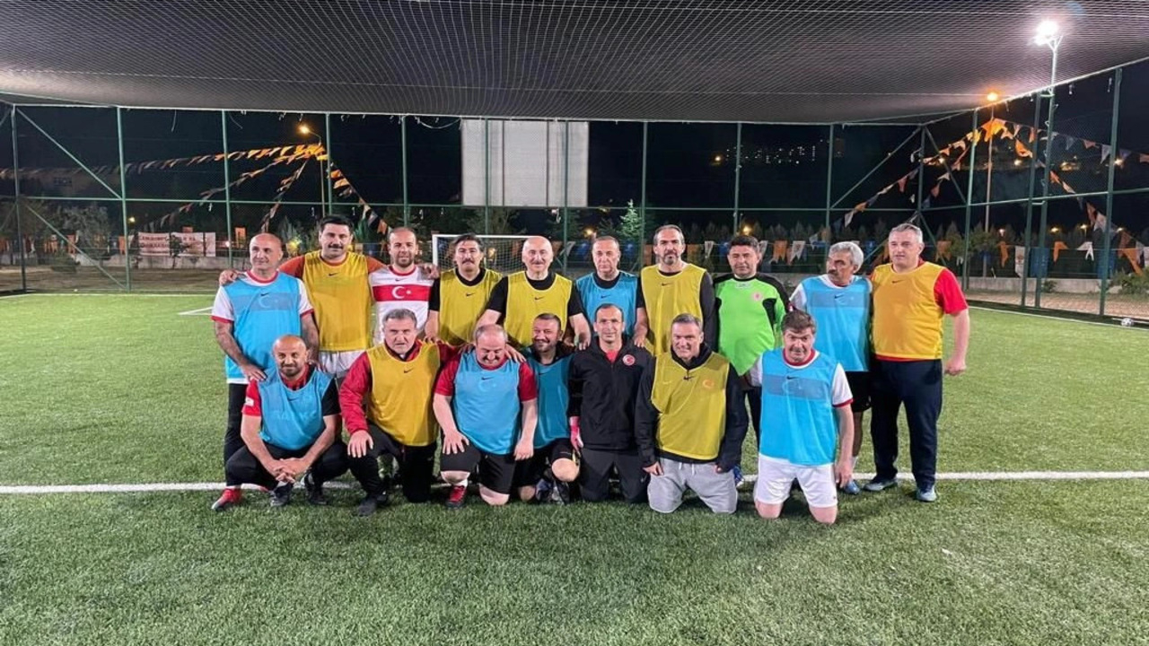 AK Parti kampında siyasete 'futbol' molası! Halı sahada kıyasıya mücadele ettiler