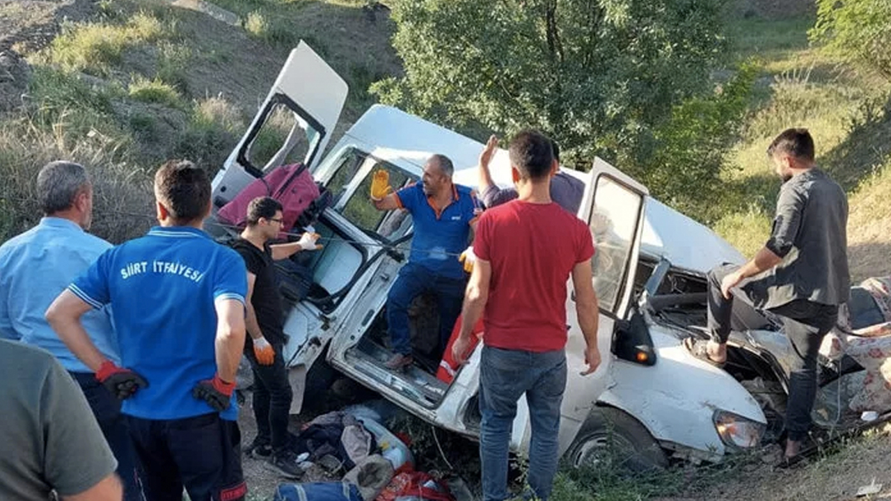 İşçileri taşıyan minibüs devrildi: Can kaybı ve yaralılar var
