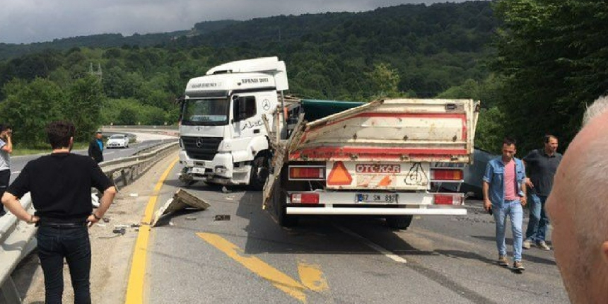 Tırdan düşen trafo yolu kapattı! Yol saatlerce kapalı kaldı