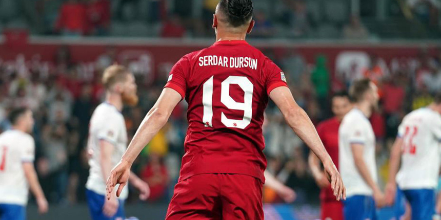 Faroe Adaları'na gol atan tecrübeli forvet Serdar Dursun: Elimden geleni yapmaya çalışıyorum