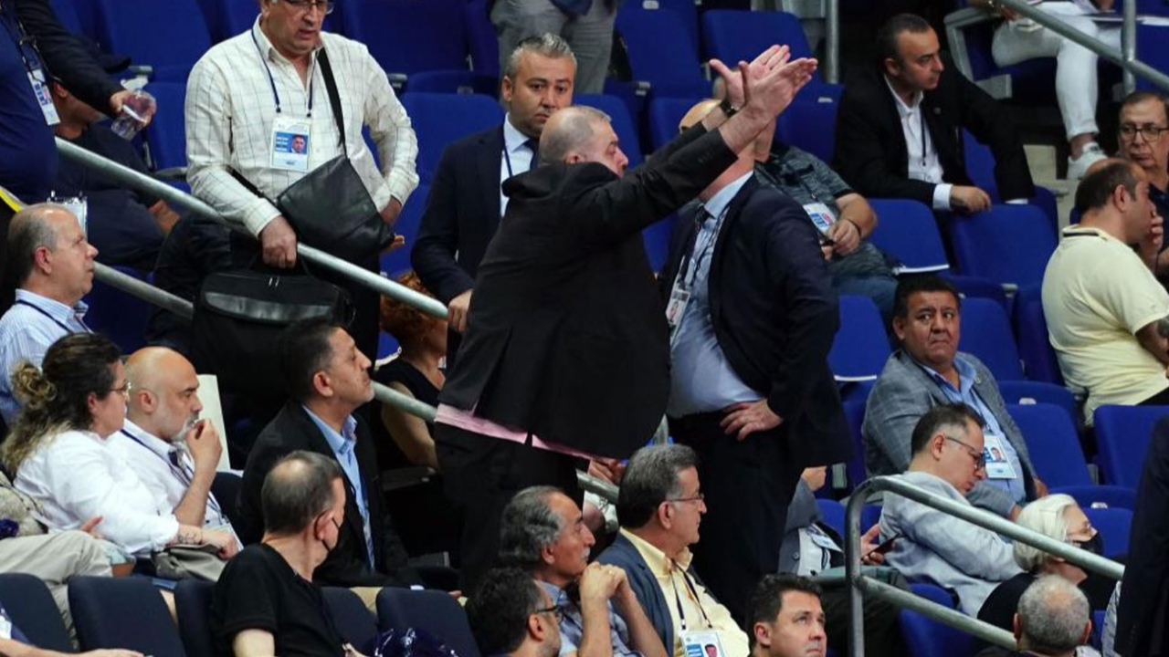 2 üyenin ihraç kararı sonrası Fenerbahçe Kulübü 2021 yılı Olağan Mali Genel Kurulu'nda gerginlik!