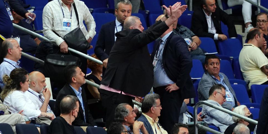 2 üyenin ihraç kararı sonrası Fenerbahçe Kulübü 2021 yılı Olağan Mali Genel Kurulu'nda gerginlik!