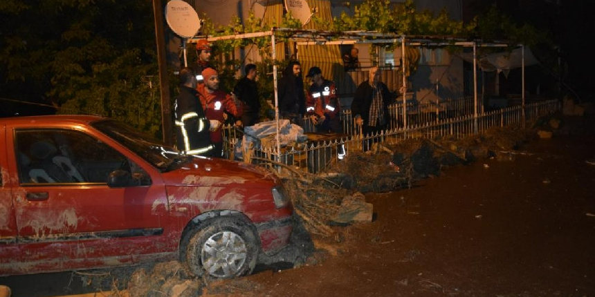 Burdur'da sağanak yağış nedeniyle 30 evi su bastı: 1 ölü, 3 yaralı