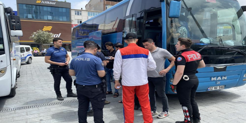 Yetkilileri görünce hasta numarası yaptı: Ambulans gelince gerçek ortaya çıktı
