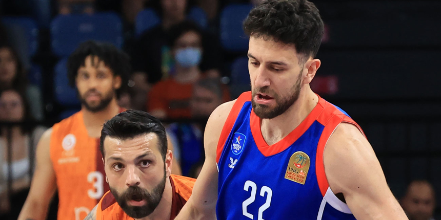 Anadolu Efesli basketbolcu Vasilije Micic, Galatasaray maçında sakatlandı