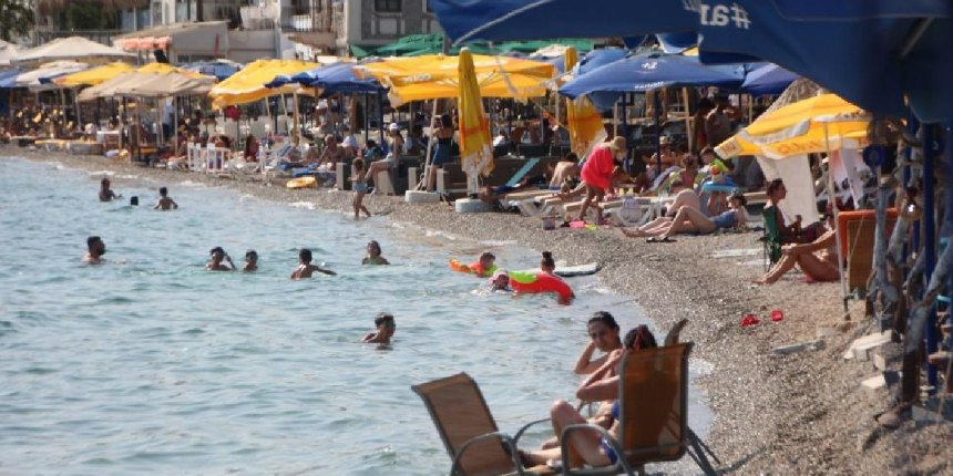 Sıcaklık 36 dereceye çıktı, Bodrum sahilleri doldu taştı